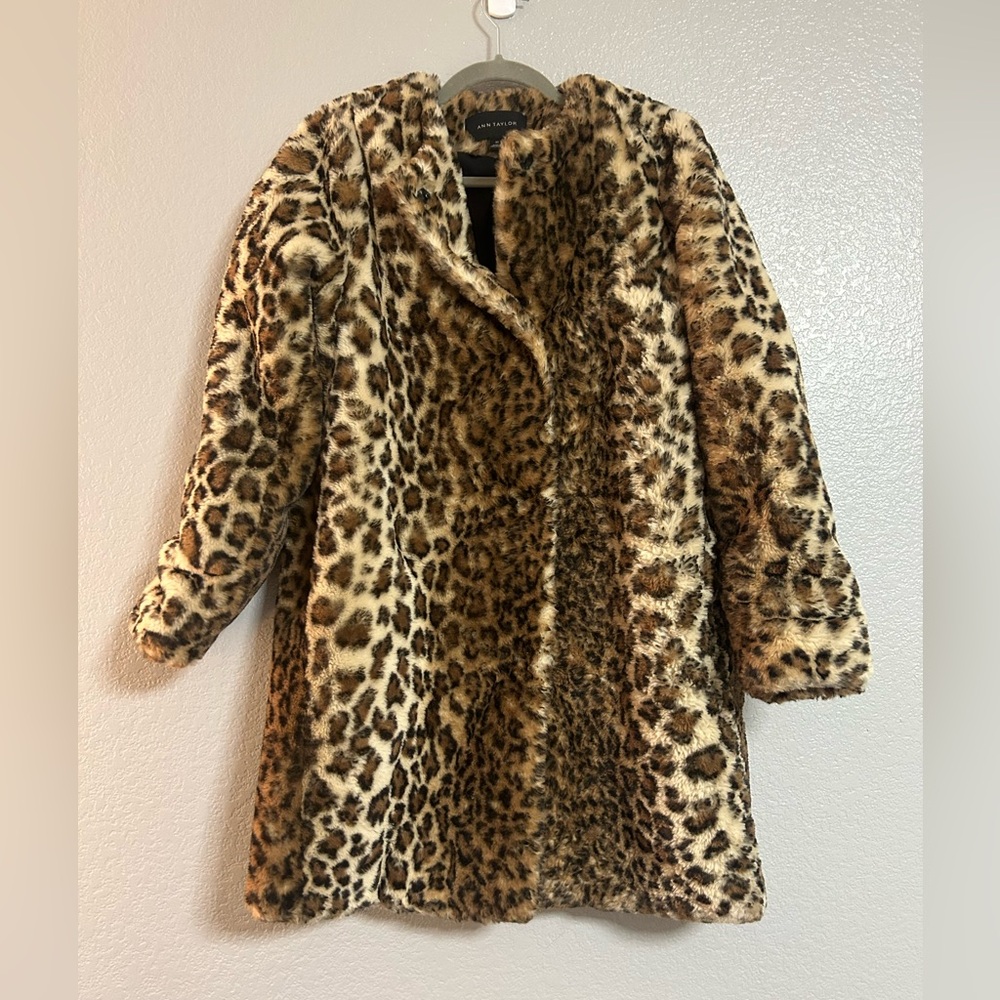 Women’s Ann taylor brown black leopard faux fur button up jacket coat size XS